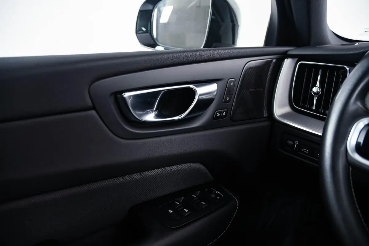2.0 Recharge T6 AWD Inscription Trekhaak - Panoramadak - Cruise Control - Harman Kardon - Getinte Ruiten - Achteruitrijcamera - Licht-pakket - Elektrisch verstelbare/verwarmde stoelen -
