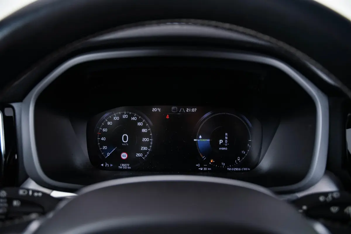 2.0 Recharge T6 AWD Inscription Trekhaak - Panoramadak - Cruise Control - Harman Kardon - Getinte Ruiten - Achteruitrijcamera - Licht-pakket - Elektrisch verstelbare/verwarmde stoelen -