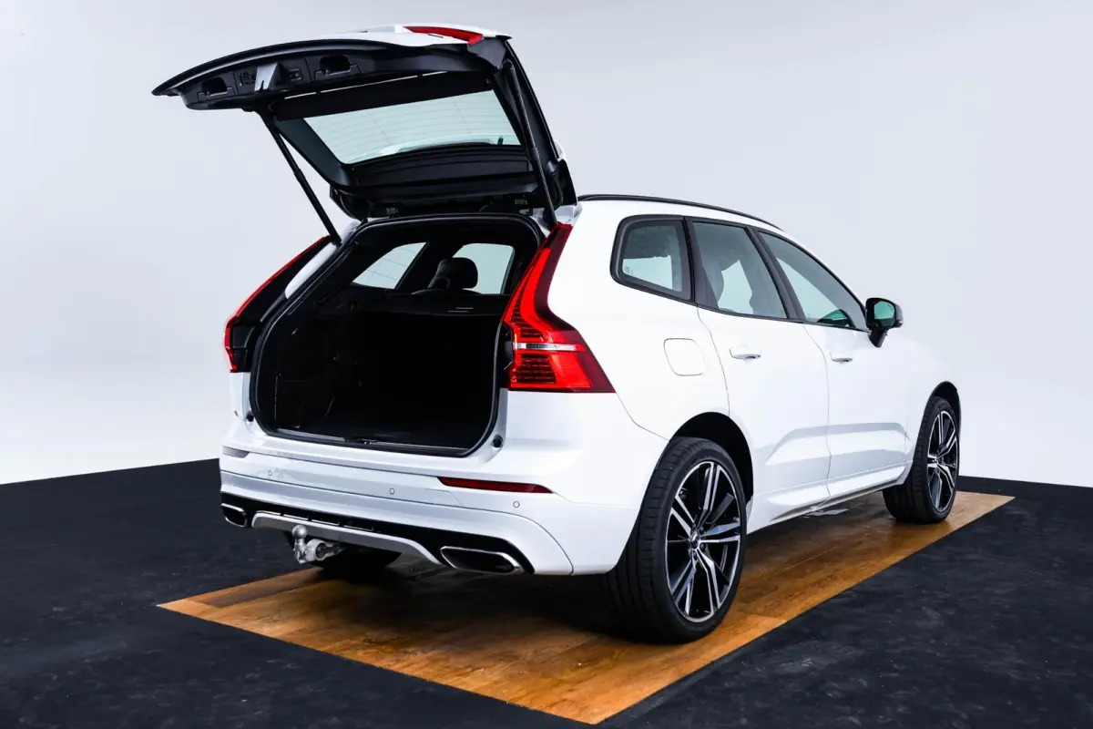 2.0 Recharge T6 AWD Inscription Trekhaak - Panoramadak - Cruise Control - Harman Kardon - Getinte Ruiten - Achteruitrijcamera - Licht-pakket - Elektrisch verstelbare/verwarmde stoelen -