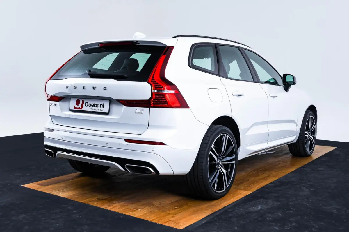 2.0 Recharge T6 AWD Inscription Trekhaak - Panoramadak - Cruise Control - Harman Kardon - Getinte Ruiten - Achteruitrijcamera - Licht-pakket - Elektrisch verstelbare/verwarmde stoelen -