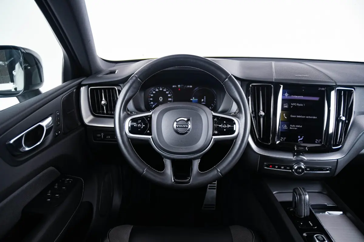 2.0 Recharge T6 AWD Inscription Trekhaak - Panoramadak - Cruise Control - Harman Kardon - Getinte Ruiten - Achteruitrijcamera - Licht-pakket - Elektrisch verstelbare/verwarmde stoelen -