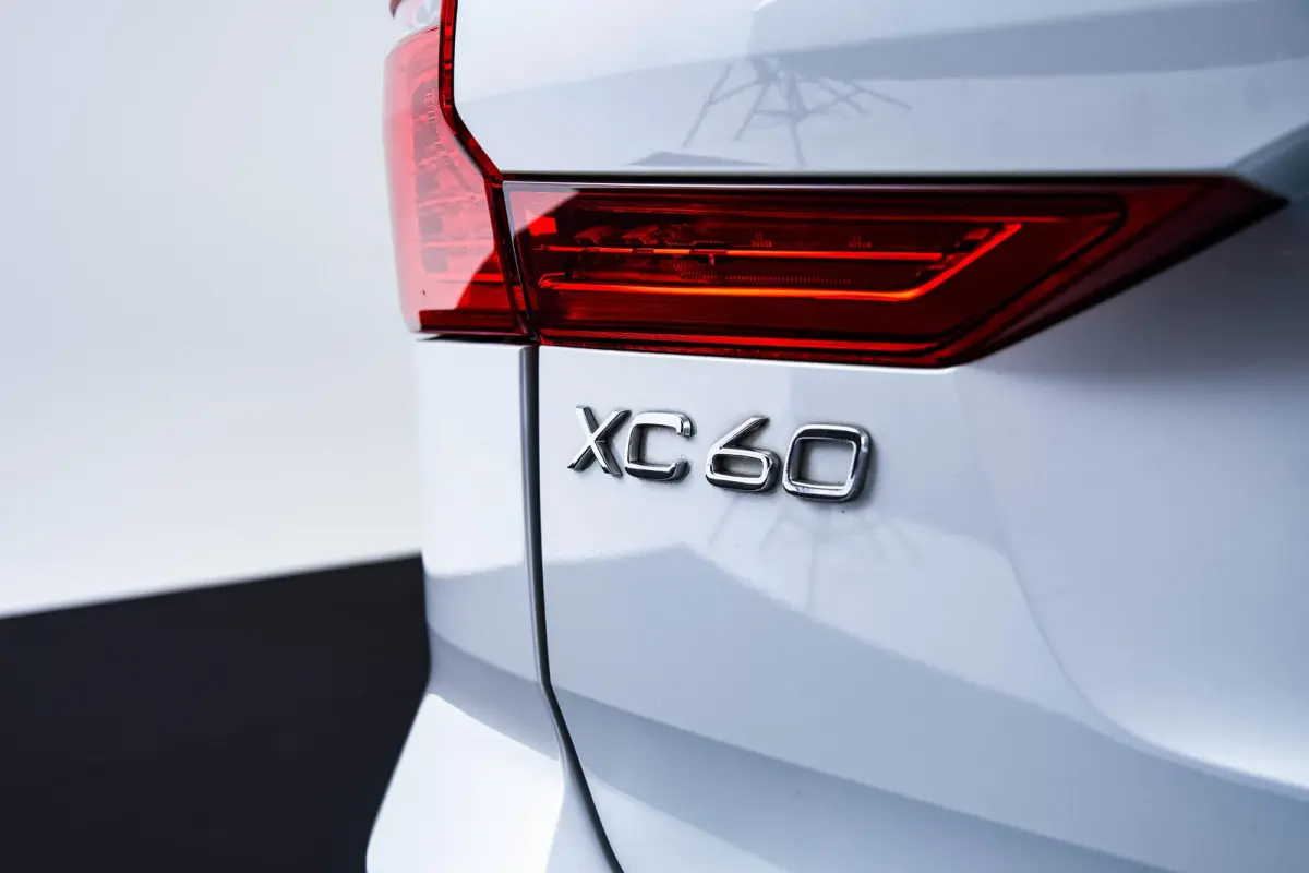 2.0 Recharge T6 AWD Inscription Trekhaak - Panoramadak - Cruise Control - Harman Kardon - Getinte Ruiten - Achteruitrijcamera - Licht-pakket - Elektrisch verstelbare/verwarmde stoelen -