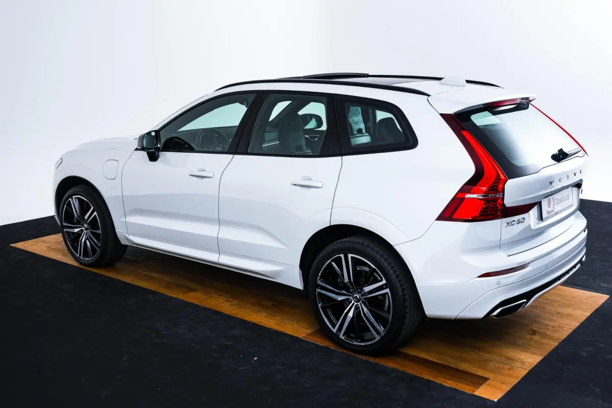 2.0 Recharge T6 AWD Inscription Trekhaak - Panoramadak - Cruise Control - Harman Kardon - Getinte Ruiten - Achteruitrijcamera - Licht-pakket - Elektrisch verstelbare/verwarmde stoelen -