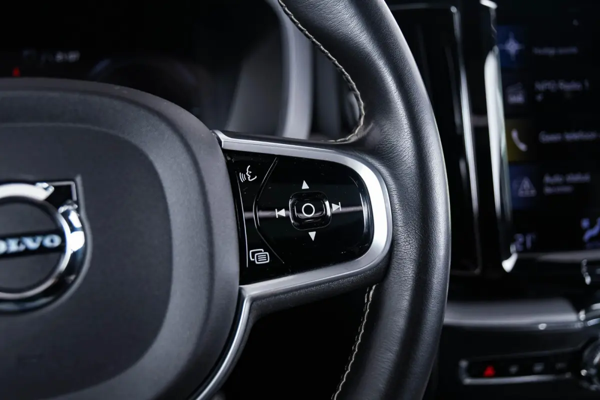 2.0 Recharge T6 AWD Inscription Trekhaak - Panoramadak - Cruise Control - Harman Kardon - Getinte Ruiten - Achteruitrijcamera - Licht-pakket - Elektrisch verstelbare/verwarmde stoelen -