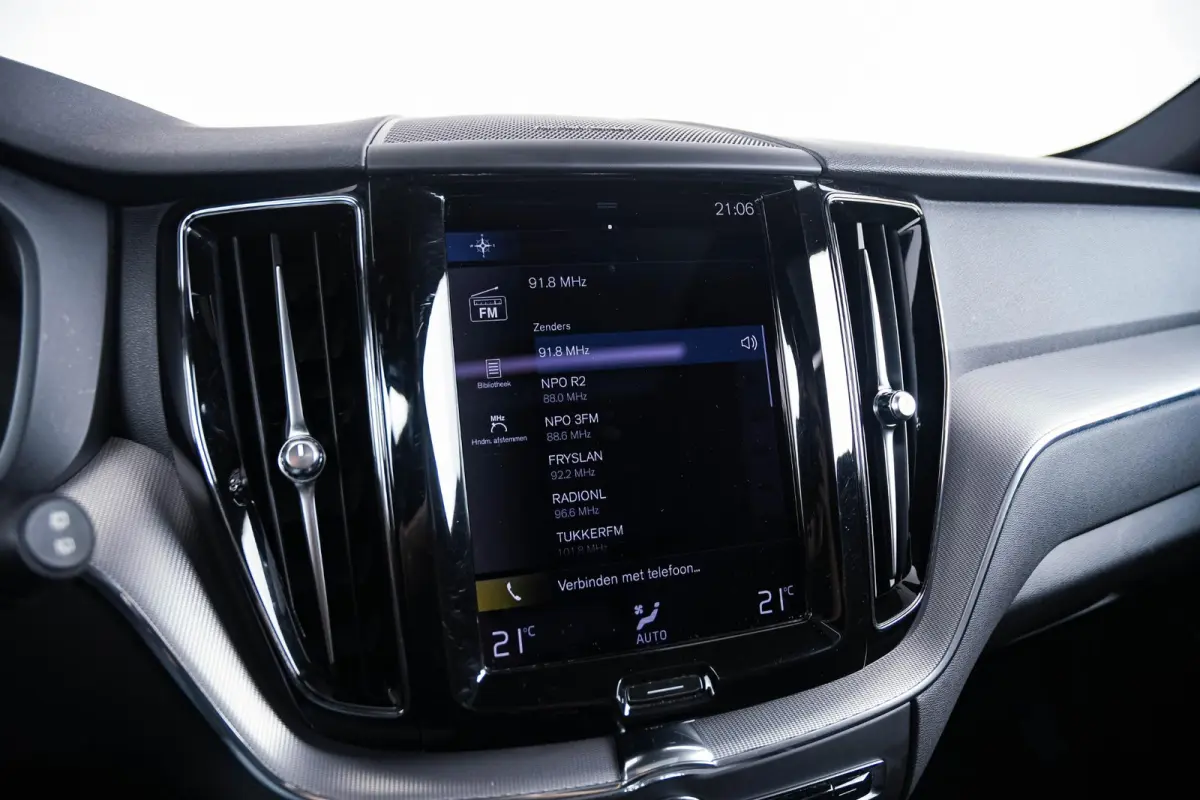 2.0 Recharge T6 AWD Inscription Trekhaak - Panoramadak - Cruise Control - Harman Kardon - Getinte Ruiten - Achteruitrijcamera - Licht-pakket - Elektrisch verstelbare/verwarmde stoelen -