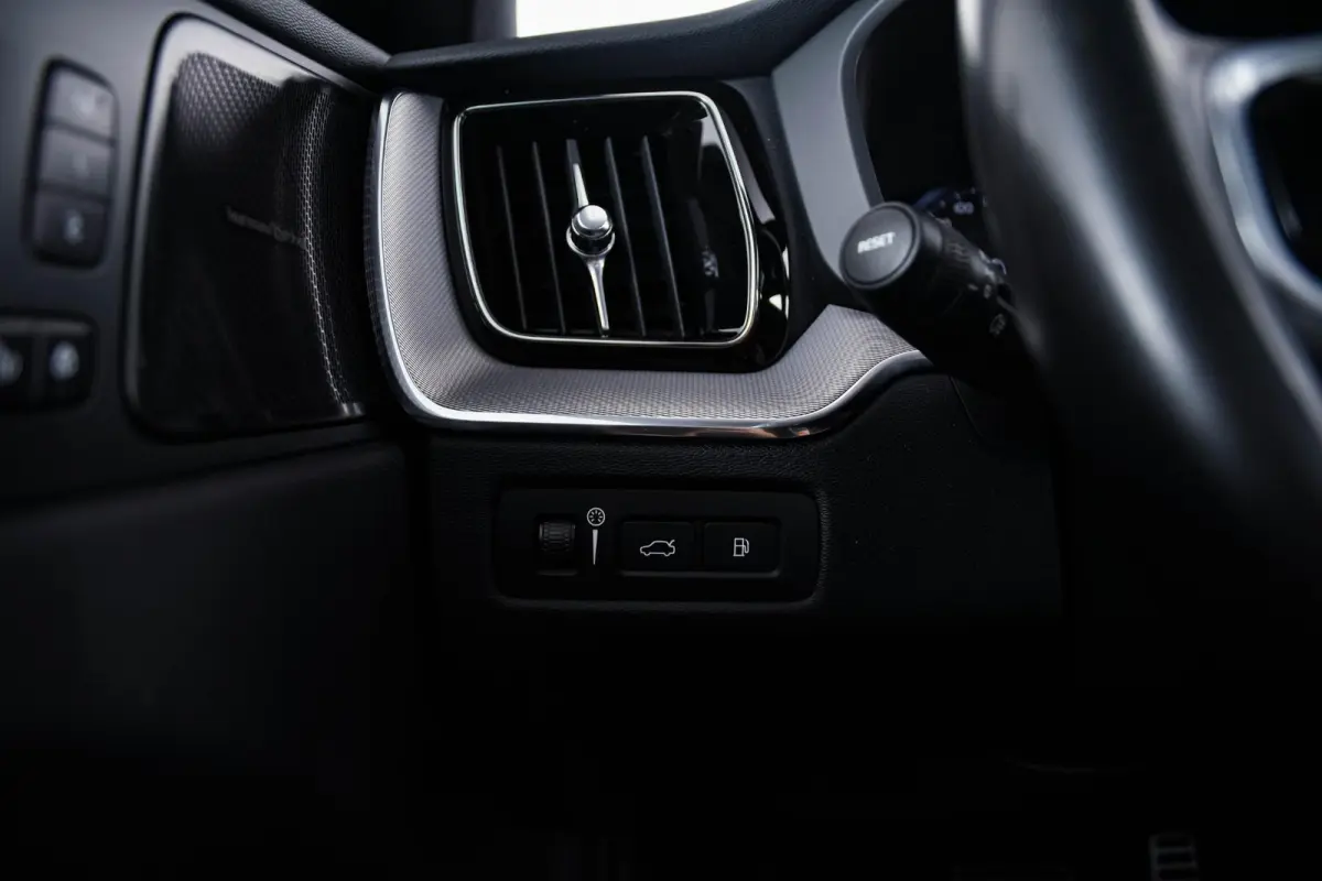 2.0 Recharge T6 AWD Inscription Trekhaak - Panoramadak - Cruise Control - Harman Kardon - Getinte Ruiten - Achteruitrijcamera - Licht-pakket - Elektrisch verstelbare/verwarmde stoelen -