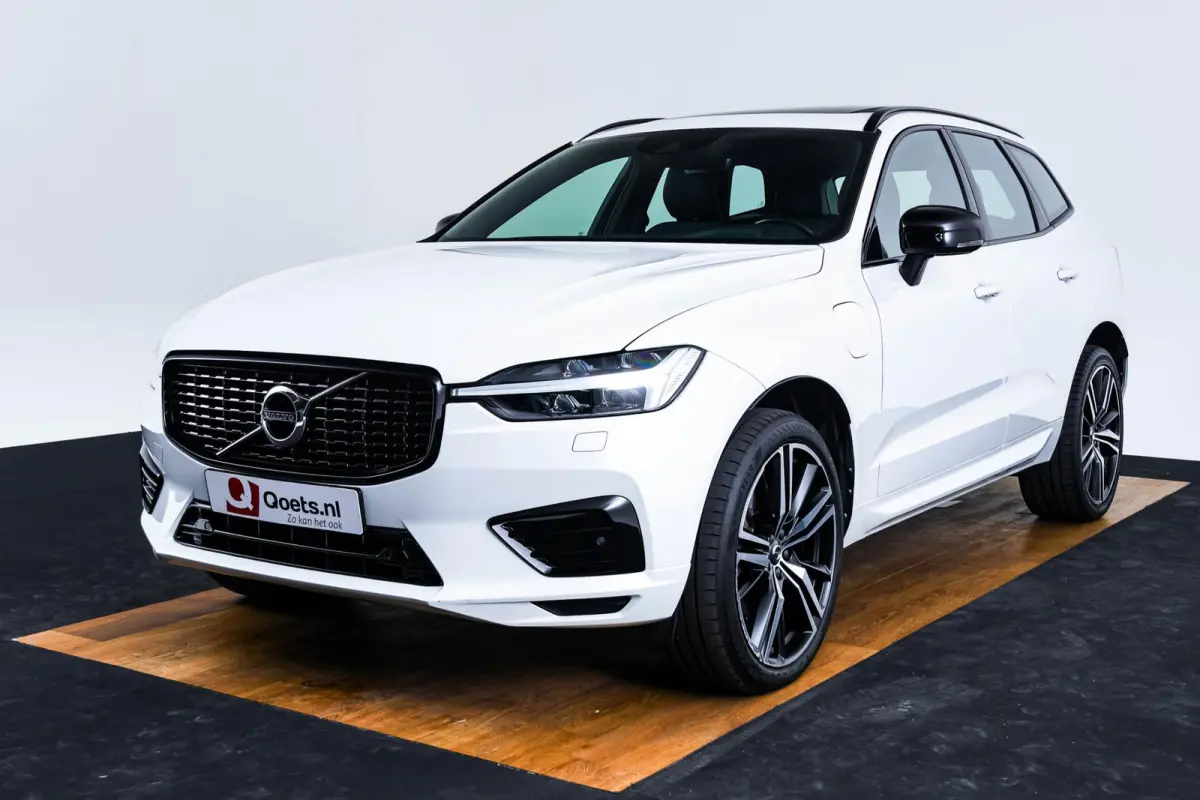 2.0 Recharge T6 AWD Inscription Trekhaak - Panoramadak - Cruise Control - Harman Kardon - Getinte Ruiten - Achteruitrijcamera - Licht-pakket - Elektrisch verstelbare/verwarmde stoelen -