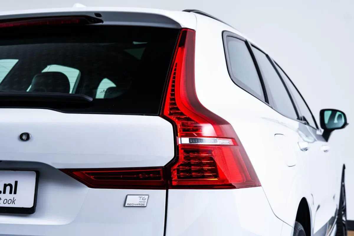 2.0 Recharge T6 AWD Inscription Trekhaak - Panoramadak - Cruise Control - Harman Kardon - Getinte Ruiten - Achteruitrijcamera - Licht-pakket - Elektrisch verstelbare/verwarmde stoelen -