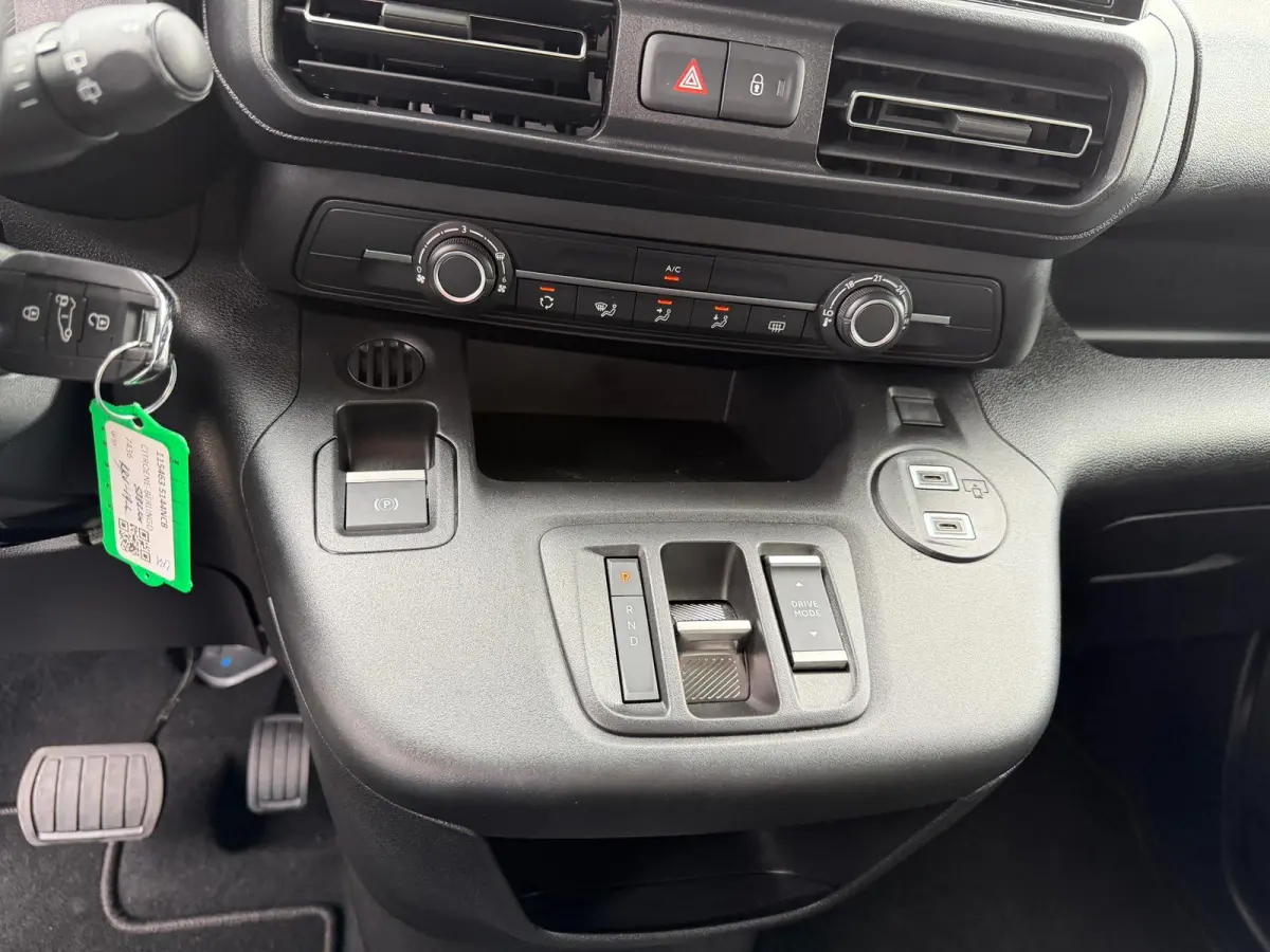 Plus M L1 50 kWh 1 fase lader Apple CarPlay/ Android Auto 10 inch HD kleurentouchscreen Airco