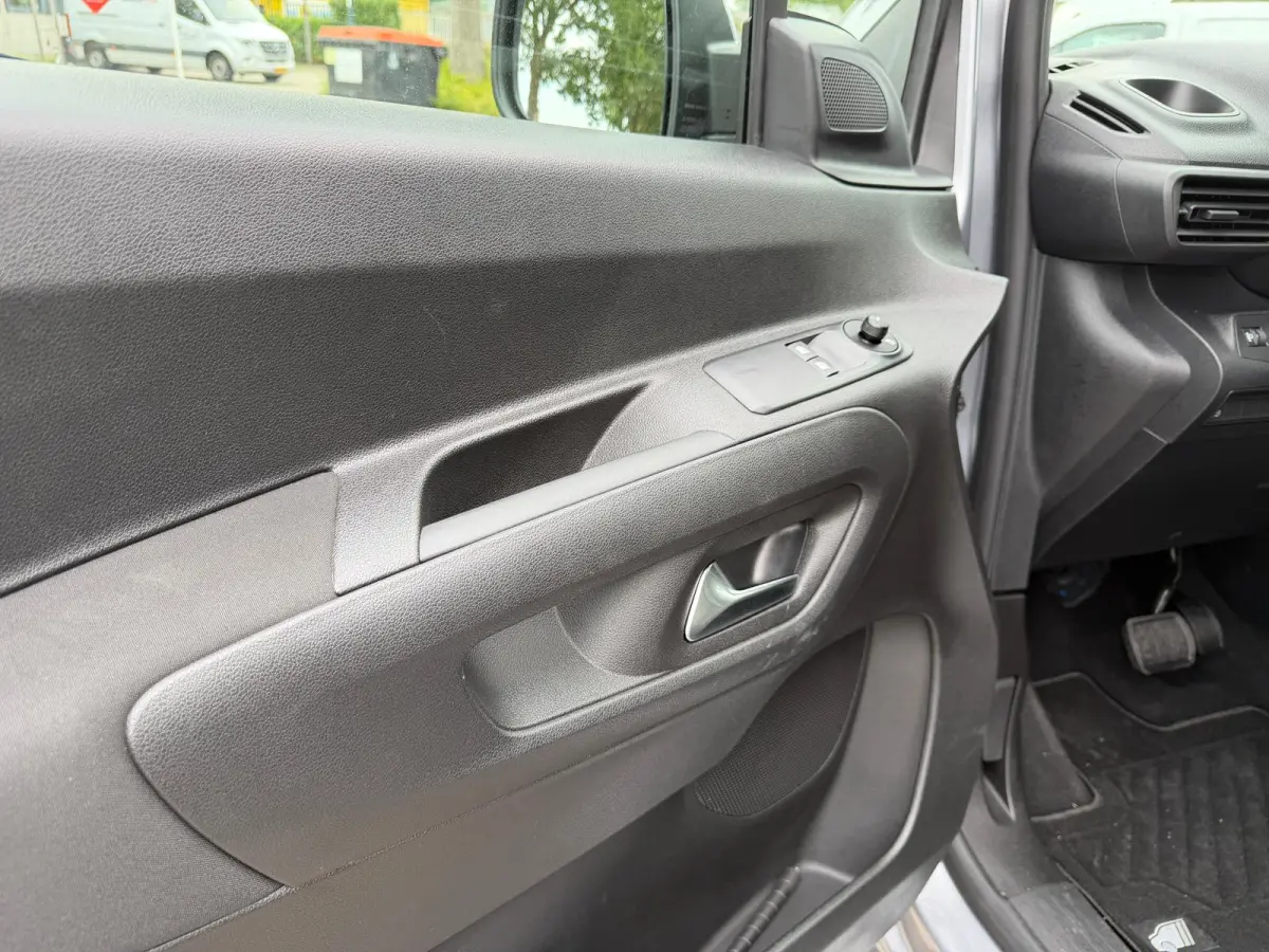Plus M L1 50 kWh 1 fase lader Apple CarPlay/ Android Auto 10 inch HD kleurentouchscreen Airco