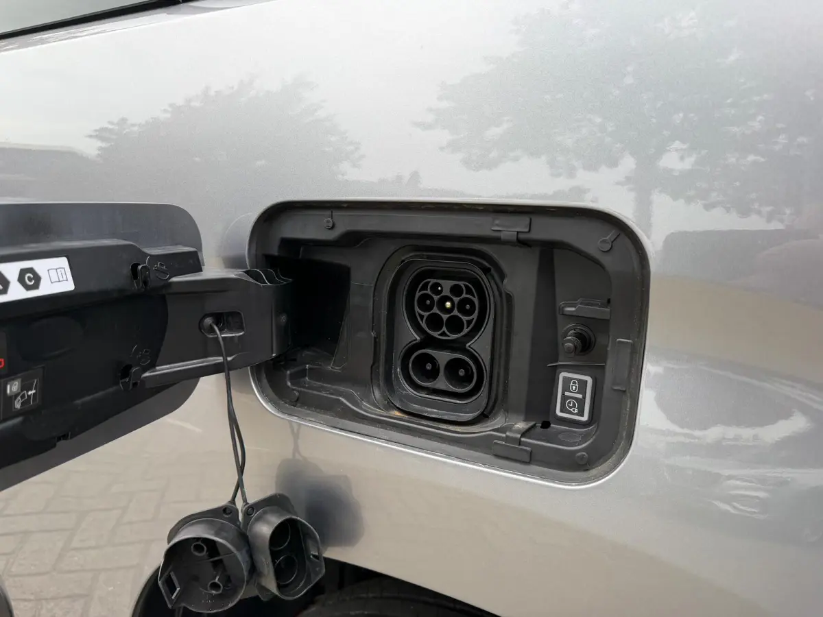 Plus M L1 50 kWh 1 fase lader Apple CarPlay/ Android Auto 10 inch HD kleurentouchscreen Airco