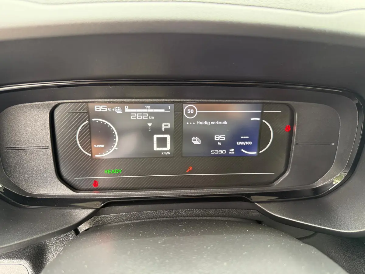 Plus M L1 50 kWh 1 fase lader Apple CarPlay/ Android Auto 10 inch HD kleurentouchscreen Airco