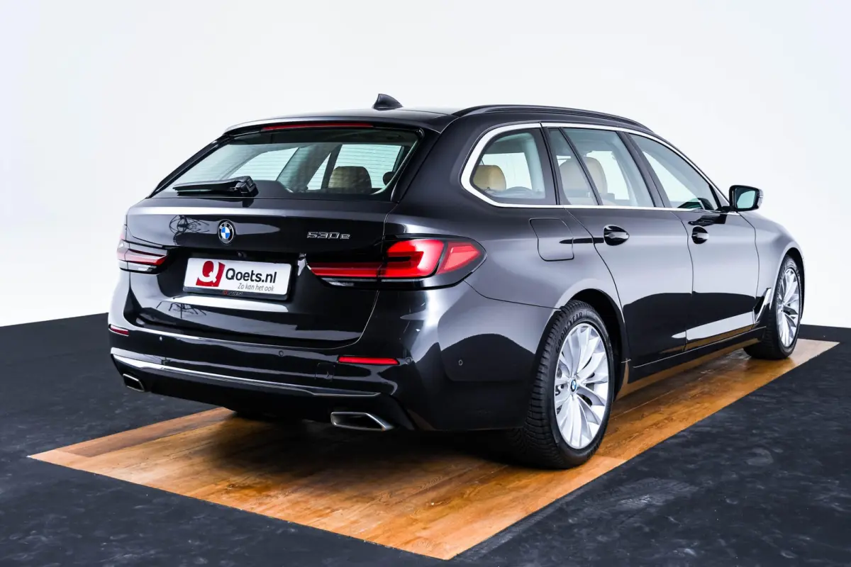530e High Executive Luxury Line - Panoramadak - Comforstoelen - Ambiance verlichting - Parking Assistant - BMW Live Cockpit Professional - Elektrisch verwarmde voorstoelen -