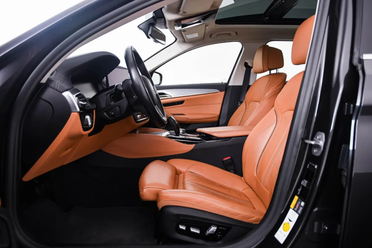 530e High Executive Luxury Line - Panoramadak - Comforstoelen - Ambiance verlichting - Parking Assistant - BMW Live Cockpit Professional - Elektrisch verwarmde voorstoelen -