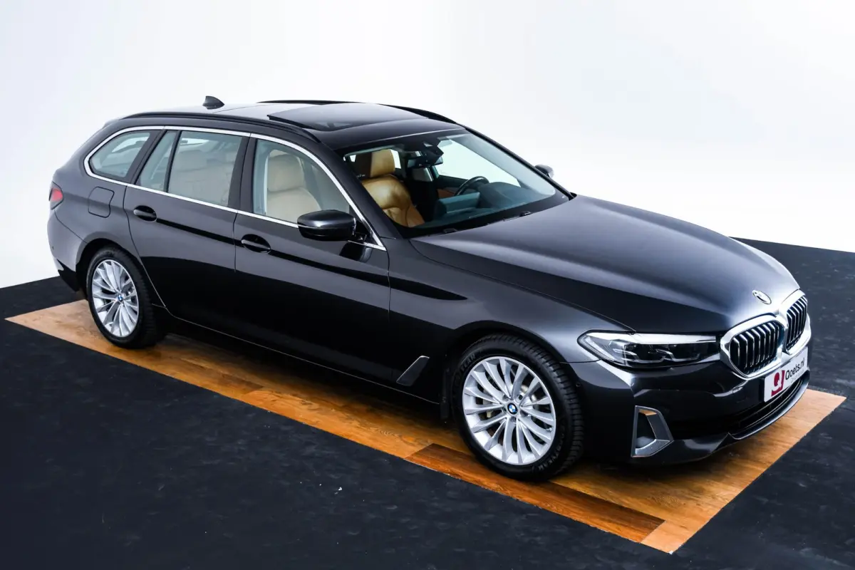 530e High Executive Luxury Line - Panoramadak - Comforstoelen - Ambiance verlichting - Parking Assistant - BMW Live Cockpit Professional - Elektrisch verwarmde voorstoelen -