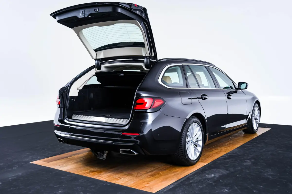 530e High Executive Luxury Line - Panoramadak - Comforstoelen - Ambiance verlichting - Parking Assistant - BMW Live Cockpit Professional - Elektrisch verwarmde voorstoelen -