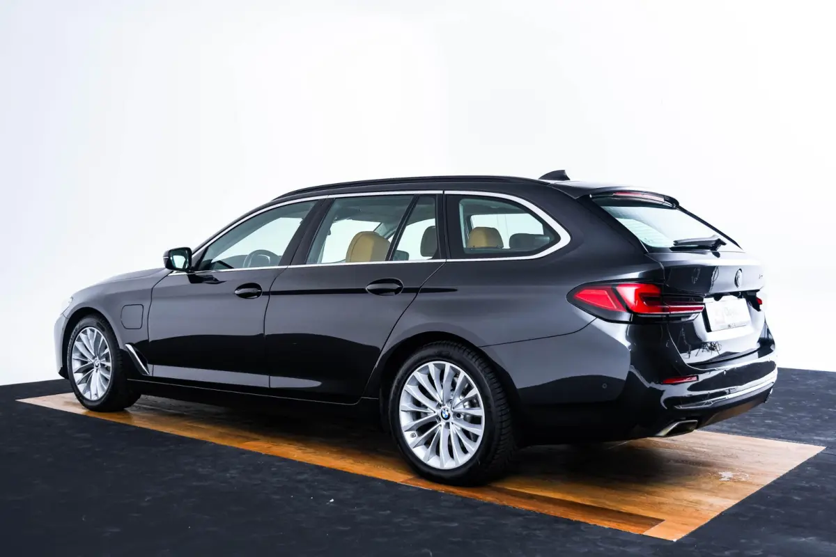 530e High Executive Luxury Line - Panoramadak - Comforstoelen - Ambiance verlichting - Parking Assistant - BMW Live Cockpit Professional - Elektrisch verwarmde voorstoelen -