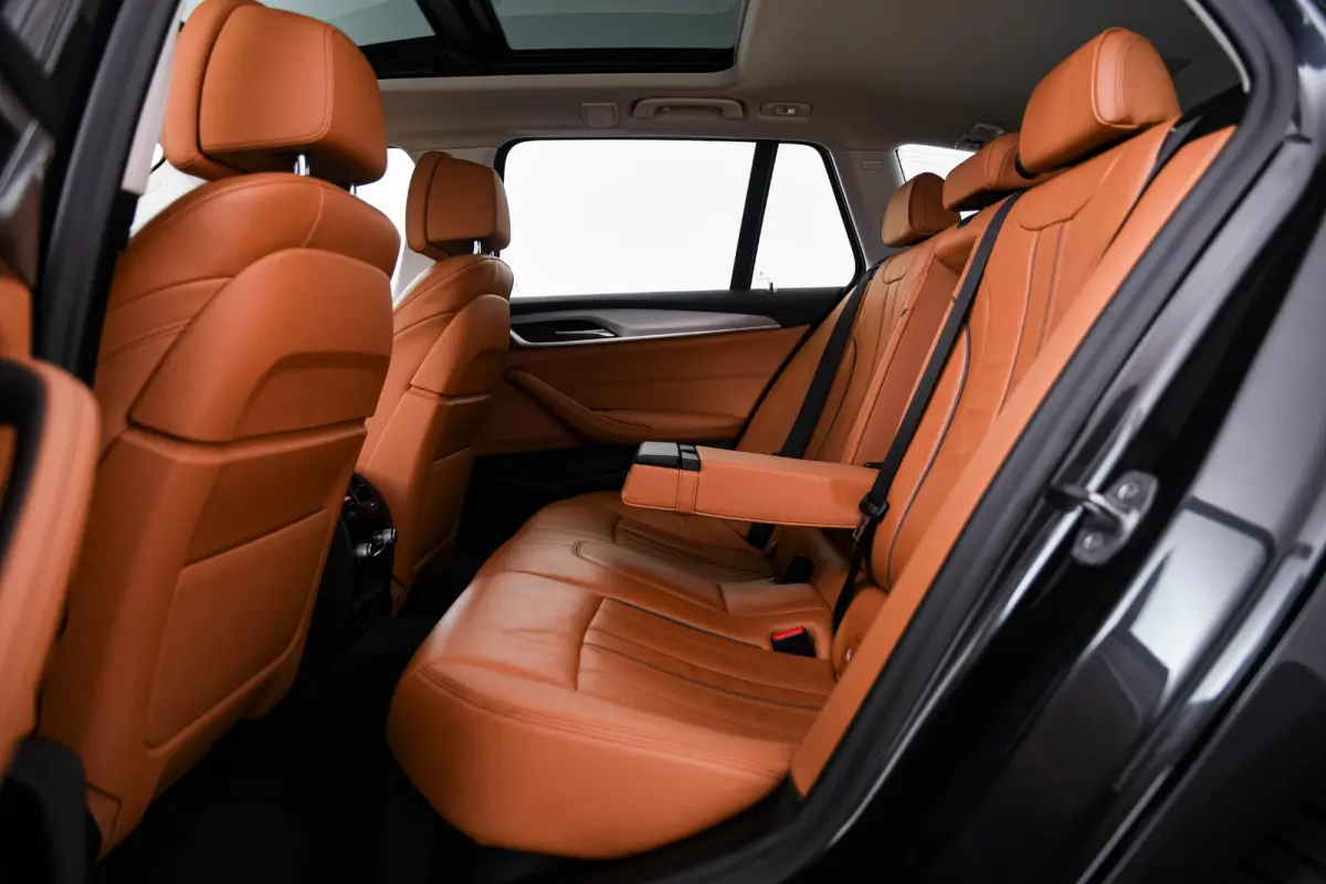 530e High Executive Luxury Line - Panoramadak - Comforstoelen - Ambiance verlichting - Parking Assistant - BMW Live Cockpit Professional - Elektrisch verwarmde voorstoelen -
