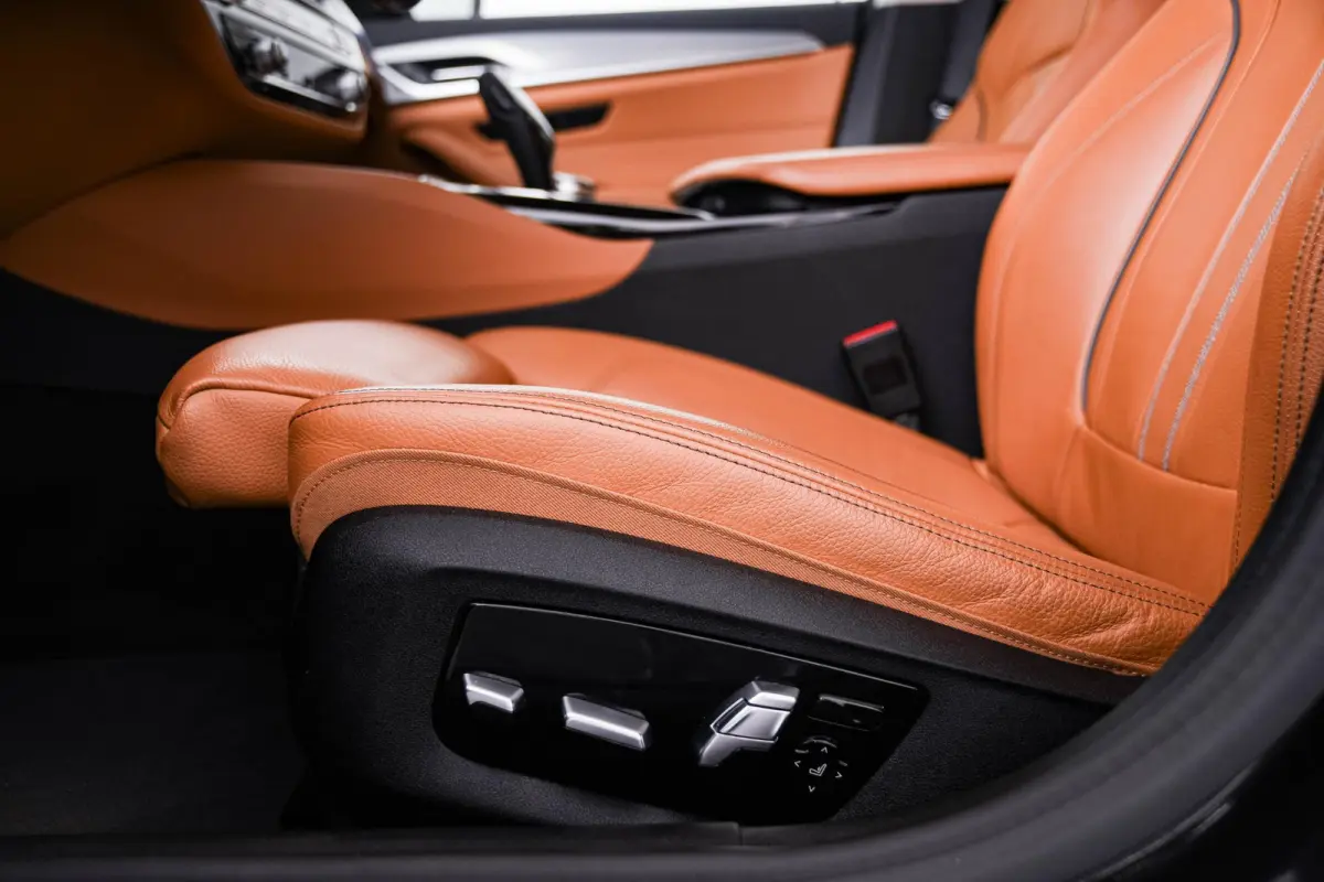 530e High Executive Luxury Line - Panoramadak - Comforstoelen - Ambiance verlichting - Parking Assistant - BMW Live Cockpit Professional - Elektrisch verwarmde voorstoelen -