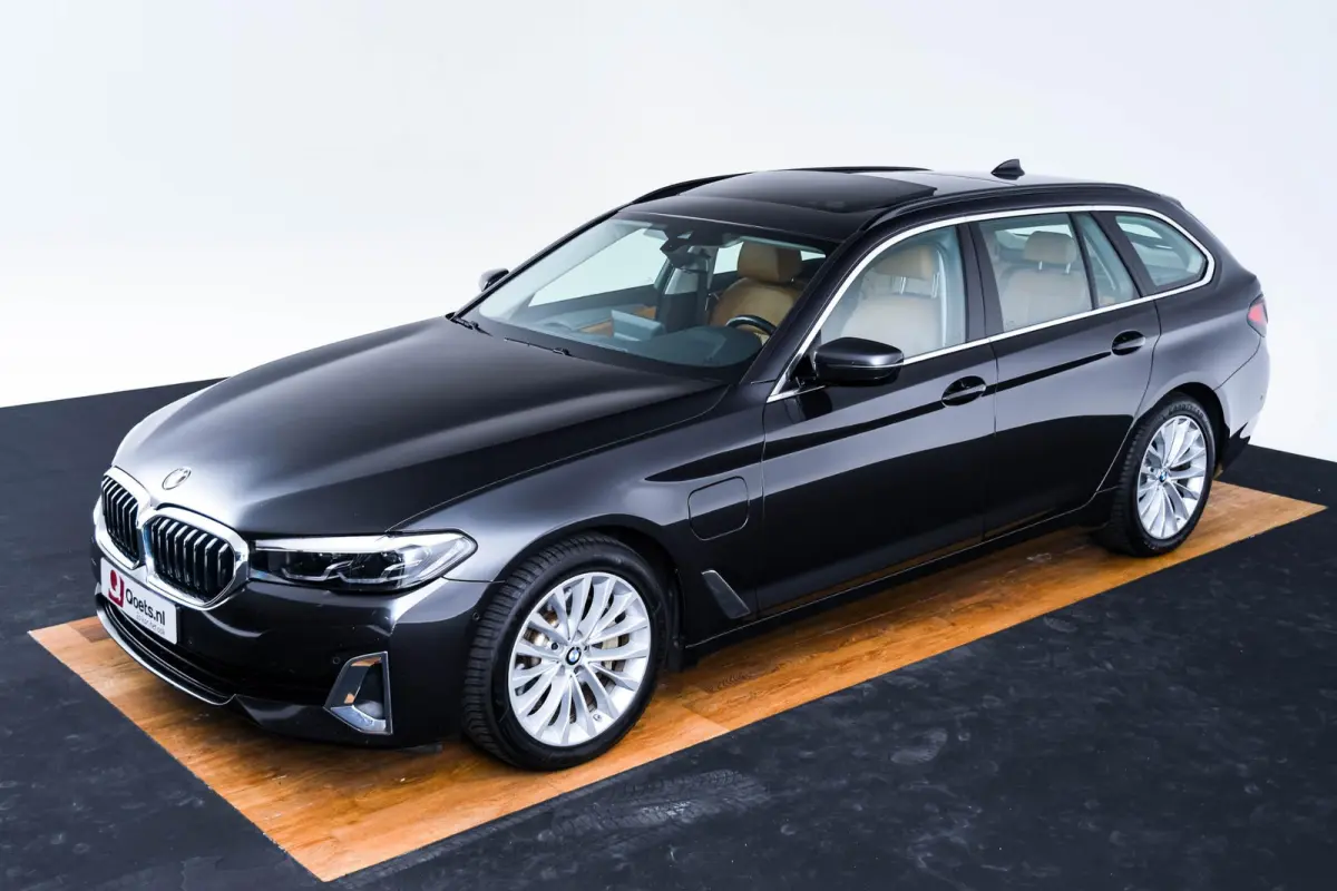 530e High Executive Luxury Line - Panoramadak - Comforstoelen - Ambiance verlichting - Parking Assistant - BMW Live Cockpit Professional - Elektrisch verwarmde voorstoelen -