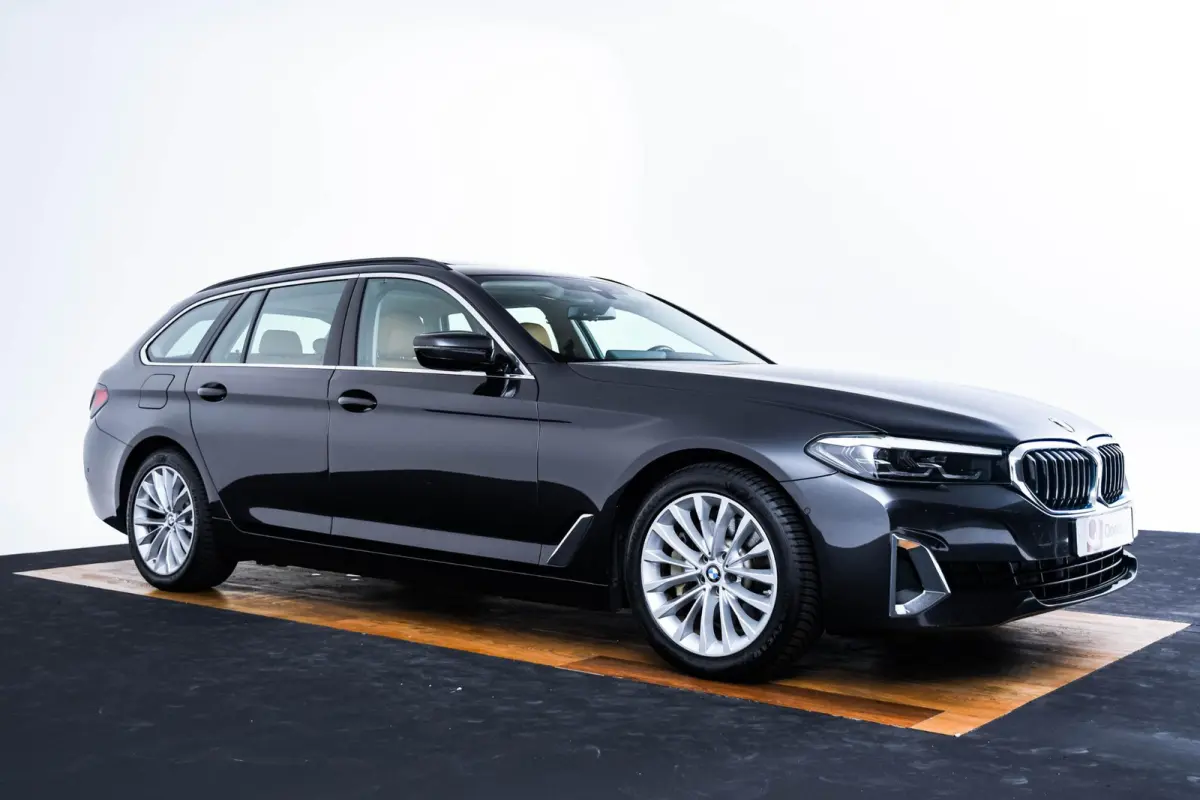 530e High Executive Luxury Line - Panoramadak - Comforstoelen - Ambiance verlichting - Parking Assistant - BMW Live Cockpit Professional - Elektrisch verwarmde voorstoelen -