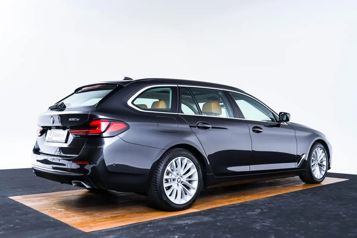 530e High Executive Luxury Line - Panoramadak - Comforstoelen - Ambiance verlichting - Parking Assistant - BMW Live Cockpit Professional - Elektrisch verwarmde voorstoelen -