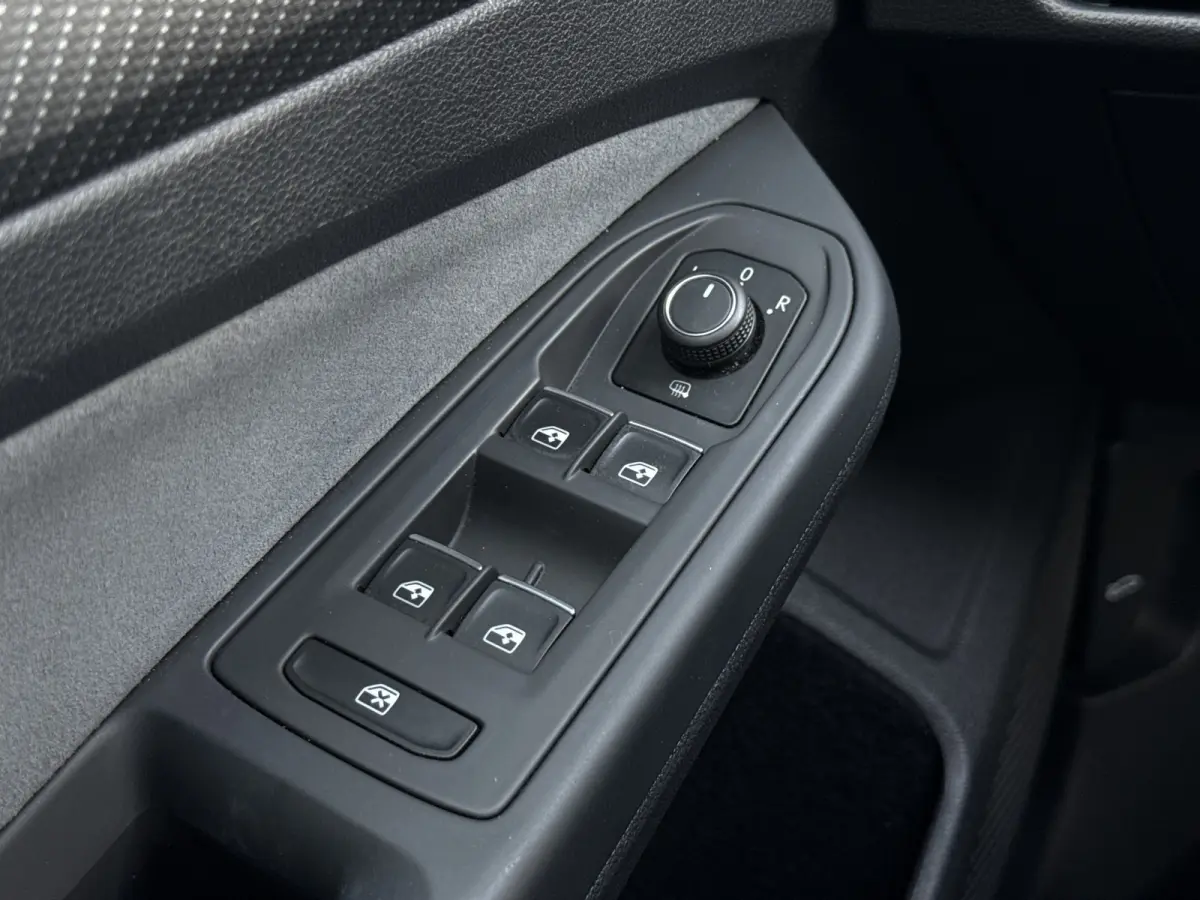1.5 TSI R-Line | NL-auto | 1e Eig | BTW | LED | ACC | Camera | PDC | Sfeerverl.
