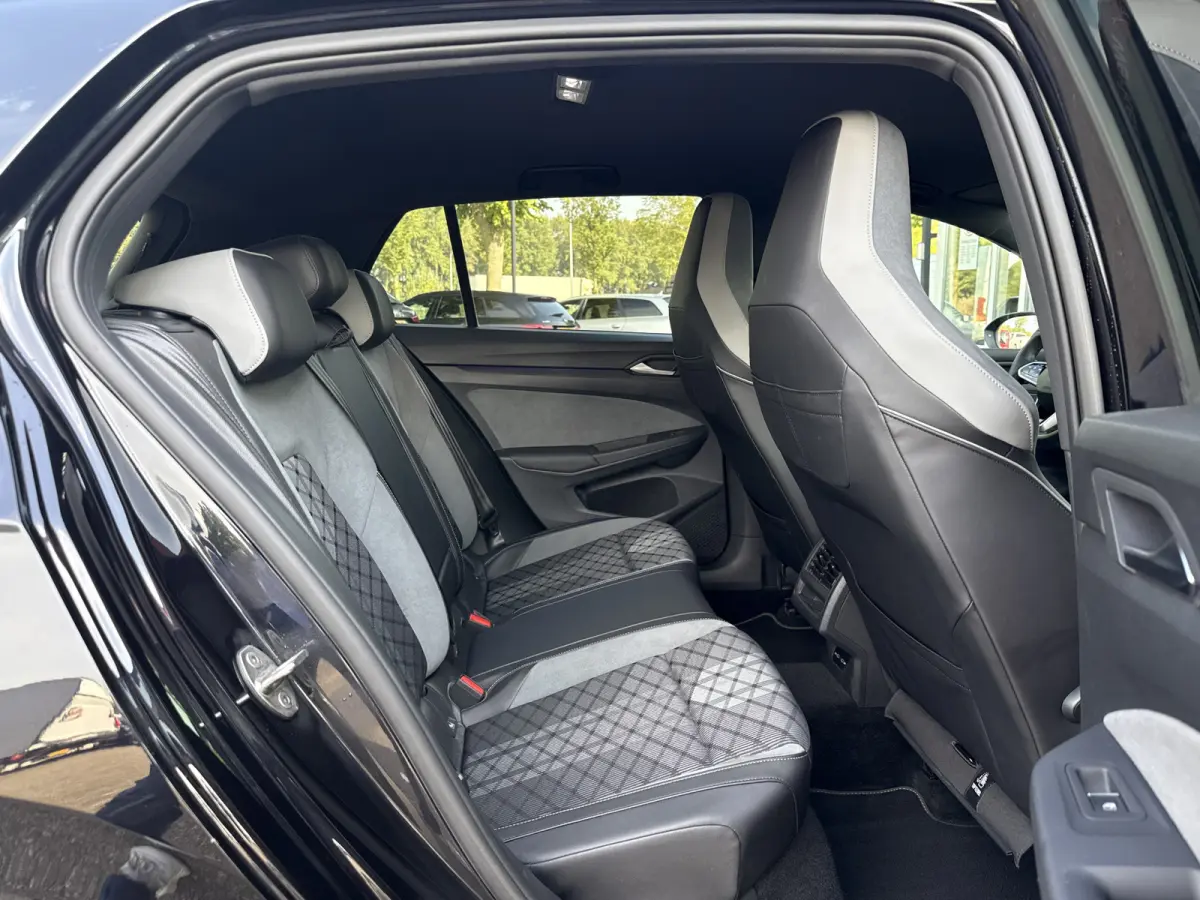 1.5 TSI R-Line | NL-auto | 1e Eig | BTW | LED | ACC | Camera | PDC | Sfeerverl.