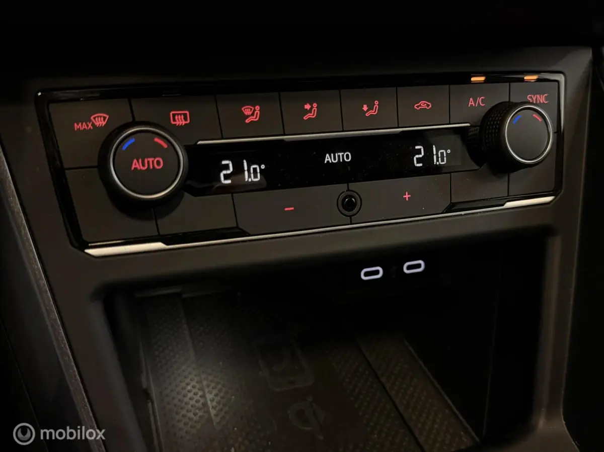 1.0 TSI R-Line DSG 1eEIG NAP PANO ACC CARPLA