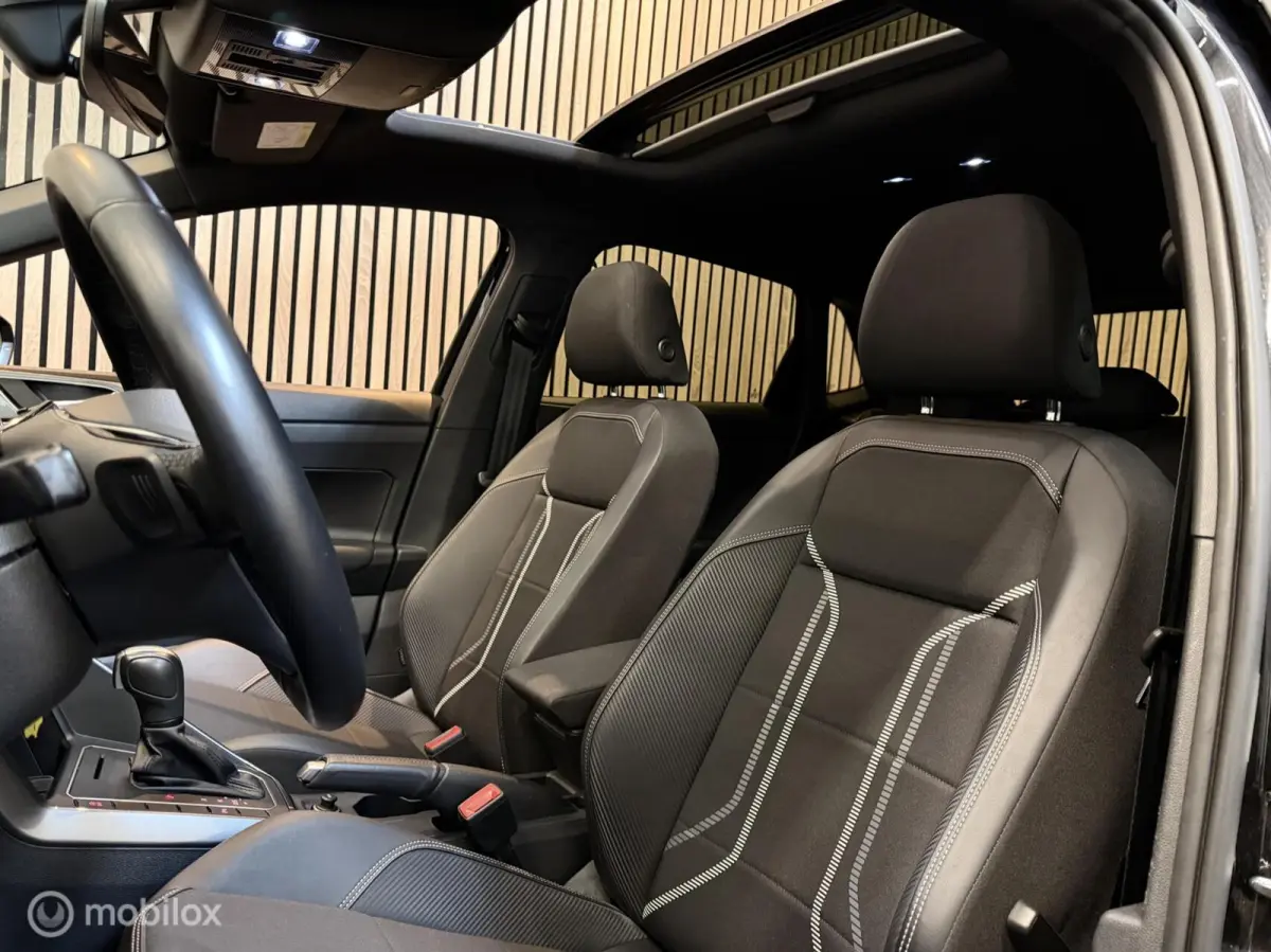 1.0 TSI R-Line DSG 1eEIG NAP PANO ACC CARPLA