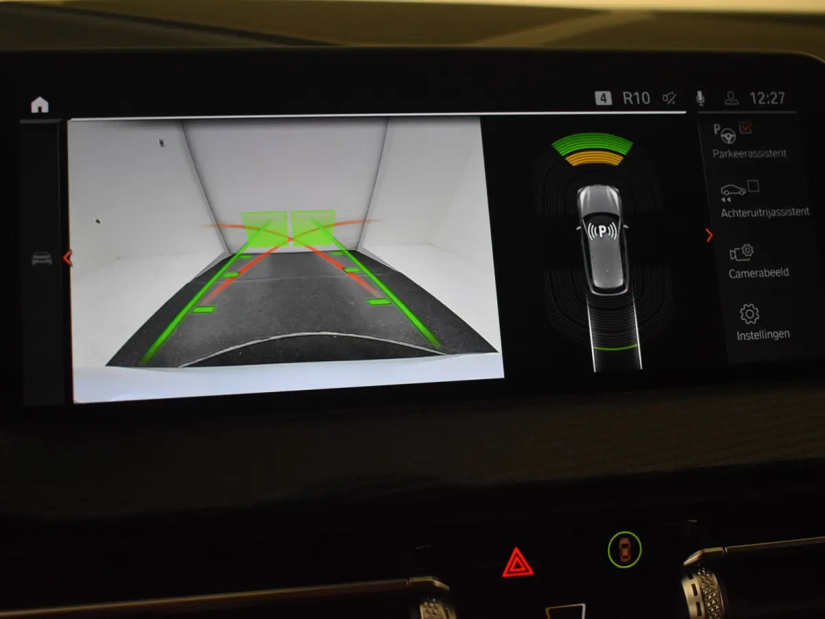118i M-Sport Automaat l Suede Sportstoelen l LED Verlichting l Panoramadak l Navigatie l Parkeersensoren l Digital Dash l