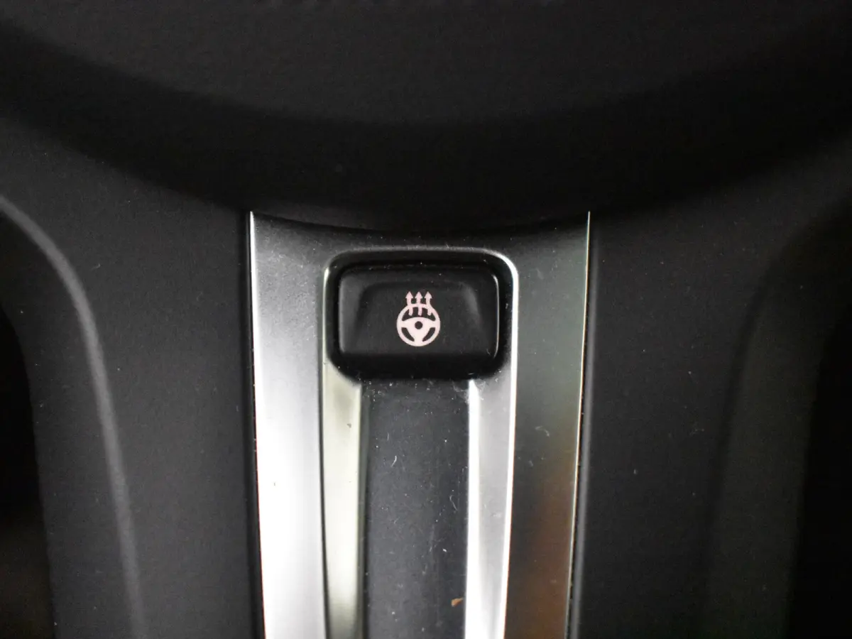 118i M-Sport Automaat l Suede Sportstoelen l LED Verlichting l Panoramadak l Navigatie l Parkeersensoren l Digital Dash l