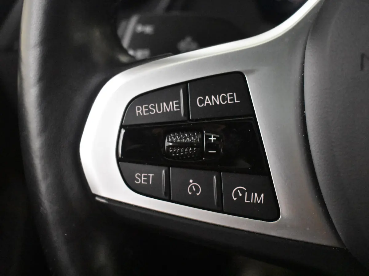 118i M-Sport Automaat l Suede Sportstoelen l LED Verlichting l Panoramadak l Navigatie l Parkeersensoren l Digital Dash l