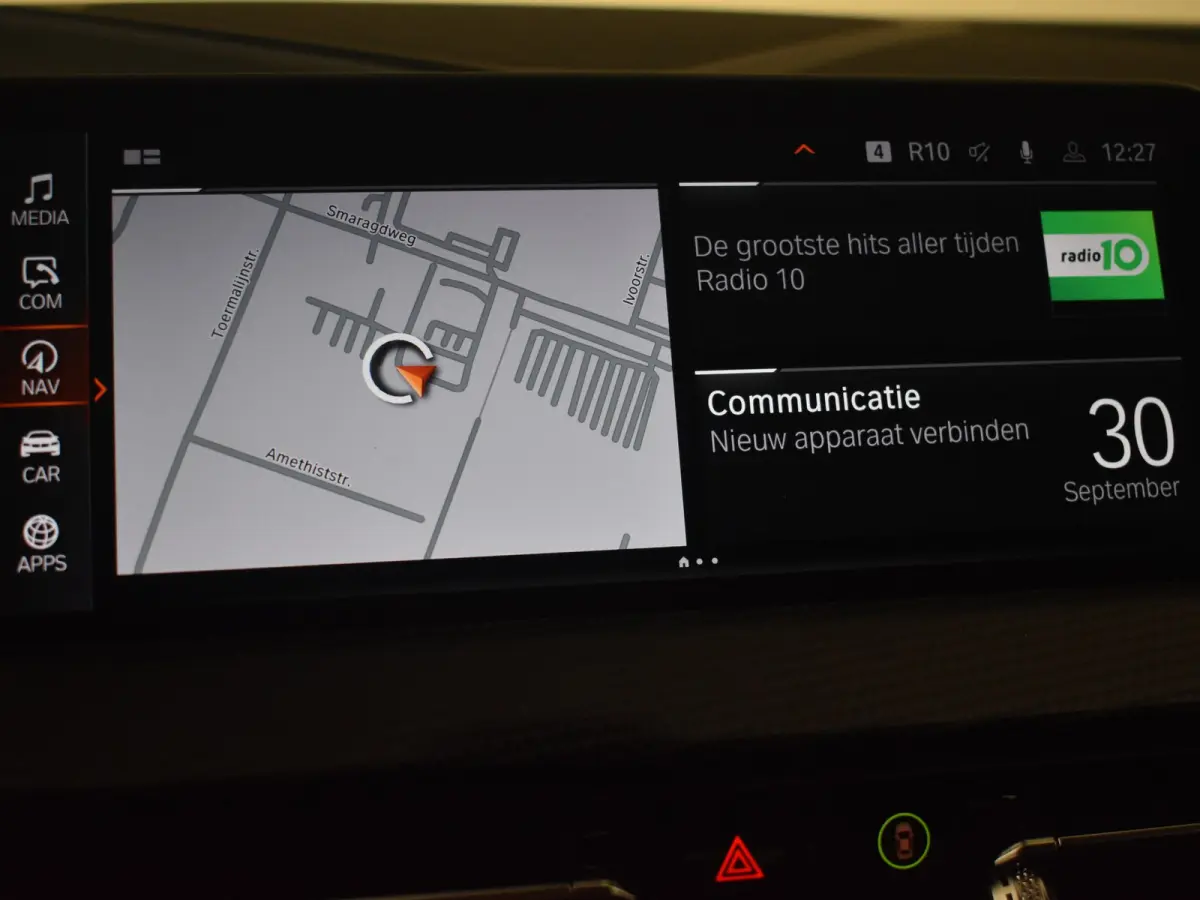 118i M-Sport Automaat l Suede Sportstoelen l LED Verlichting l Panoramadak l Navigatie l Parkeersensoren l Digital Dash l
