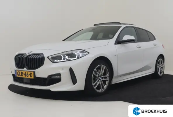 118i M-Sport Automaat l Suede Sportstoelen l LED Verlichting l Panoramadak l Navigatie l Parkeersensoren l Digital Dash l