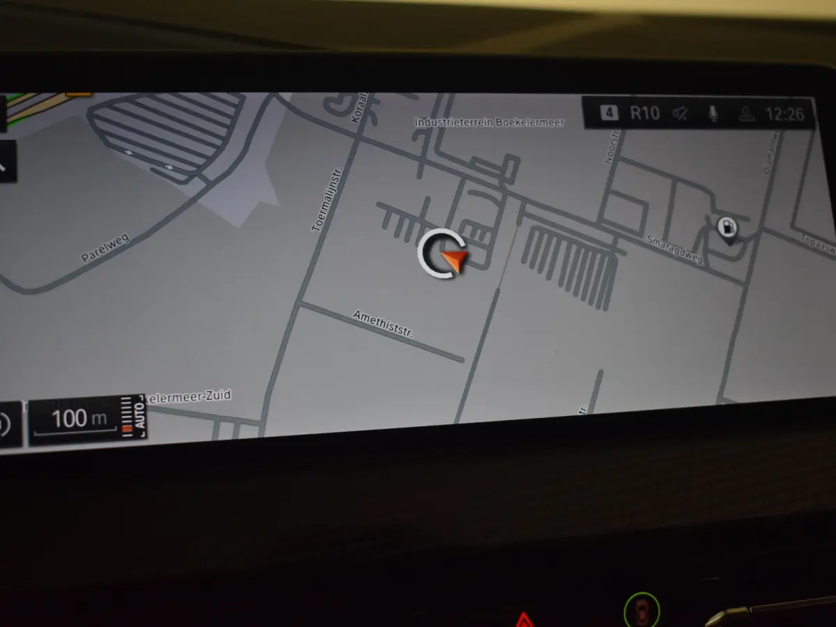 118i M-Sport Automaat l Suede Sportstoelen l LED Verlichting l Panoramadak l Navigatie l Parkeersensoren l Digital Dash l