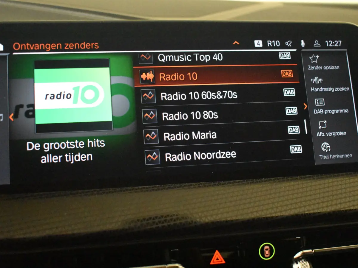 118i M-Sport Automaat l Suede Sportstoelen l LED Verlichting l Panoramadak l Navigatie l Parkeersensoren l Digital Dash l