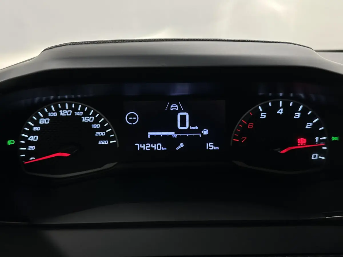 1.2 PureTech Active Pack CRUISE NAVIGATIE CARPLAY