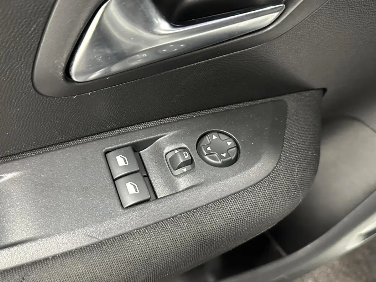 1.2 PureTech Active Pack CRUISE NAVIGATIE CARPLAY