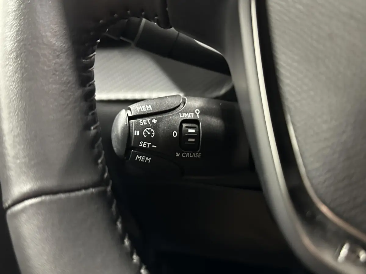 1.2 PureTech Active Pack CRUISE NAVIGATIE CARPLAY