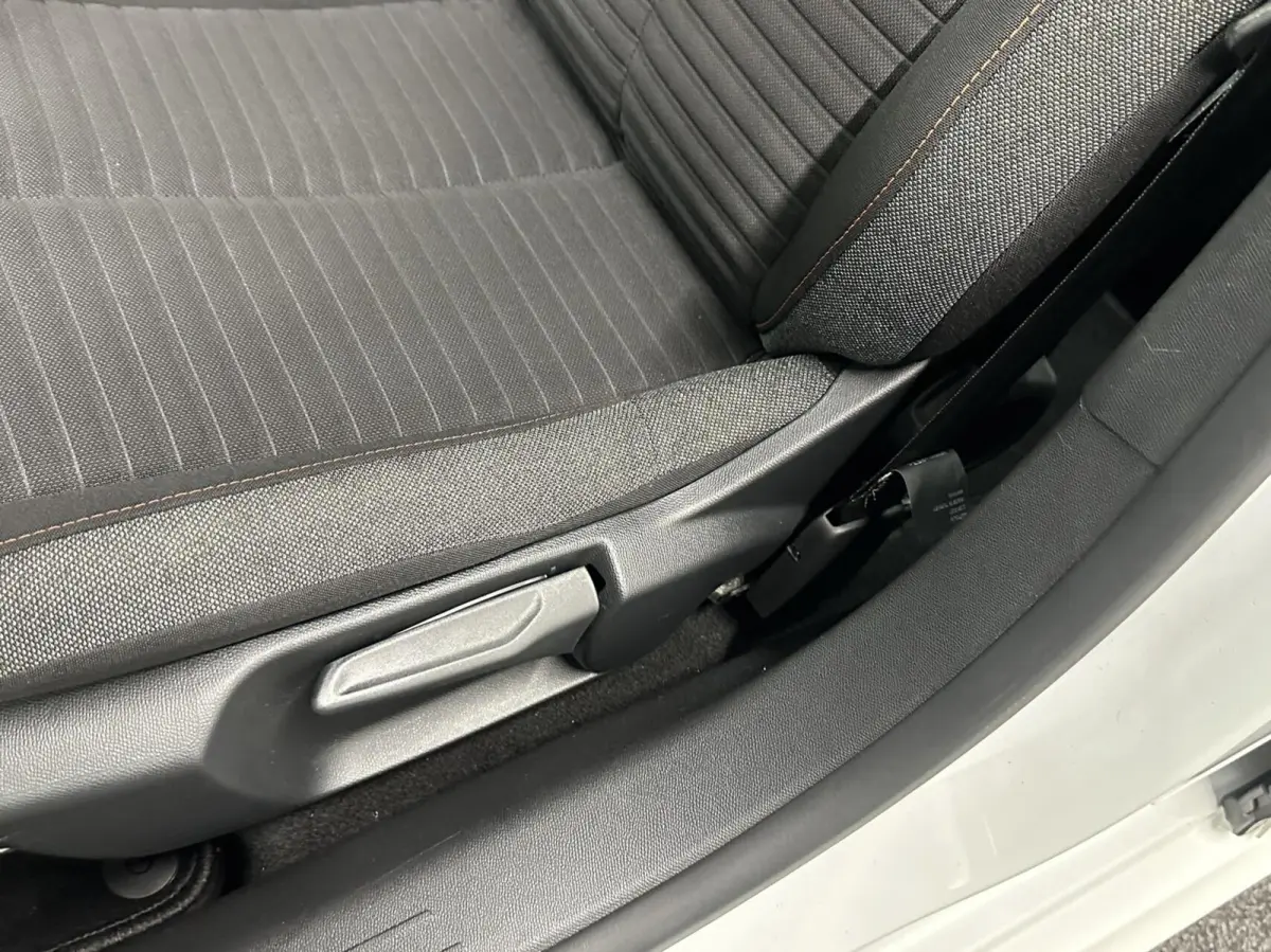 1.2 PureTech Active Pack CRUISE NAVIGATIE CARPLAY