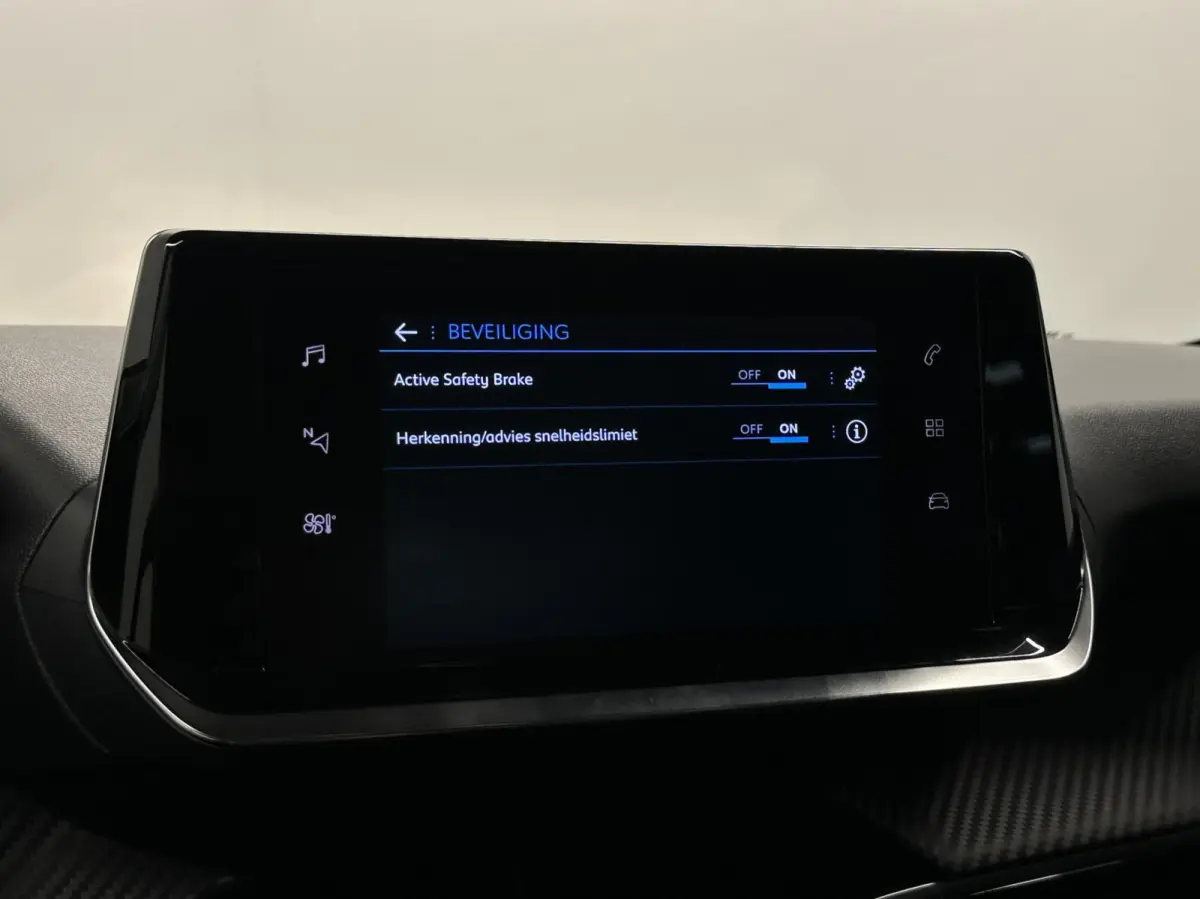 1.2 PureTech Active Pack CRUISE NAVIGATIE CARPLAY
