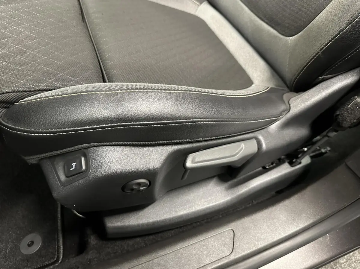 1.2 Turbo Elegance CAMERA TREKHAAK LM NAVI CARPLAY CRUISE ECC.