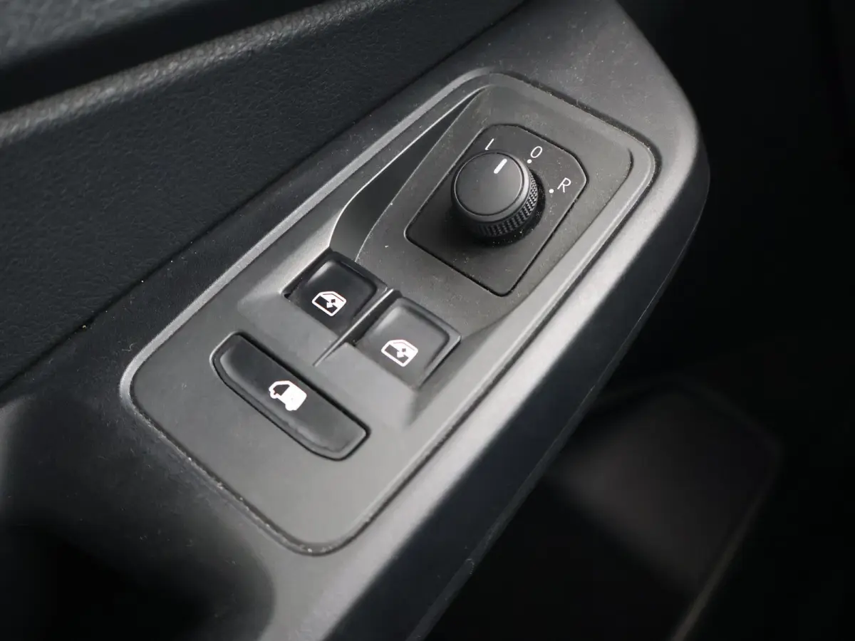 2.0 TDI + CRUISE CONTROL | AIRCO | BLUETOOTH | PARKEERSENSOREN | 2 ACHTERDEUREN