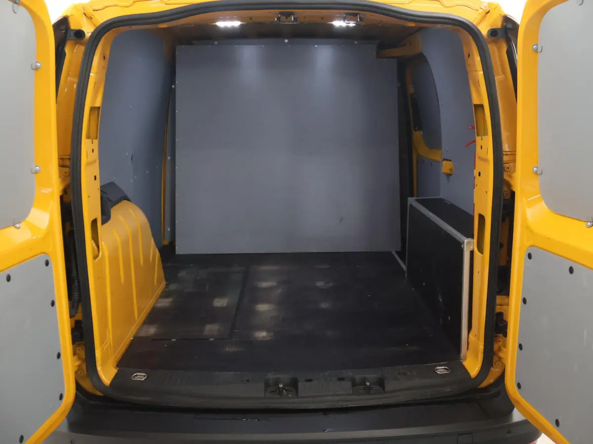 2.0 TDI + CRUISE CONTROL | AIRCO | BLUETOOTH | PARKEERSENSOREN | 2 ACHTERDEUREN
