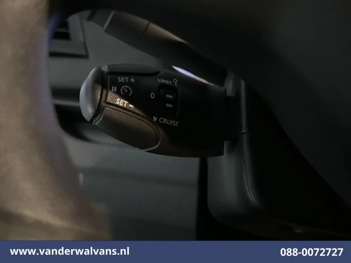 1.5 D-4D 120pk L3H1 Personenbus 9 Zitplaatsen Euro6 Airco | Navigatie | Apple Carplay | Cruisecontrol Android Auto, Trekhaak, Parkeersensoren, Achterklep