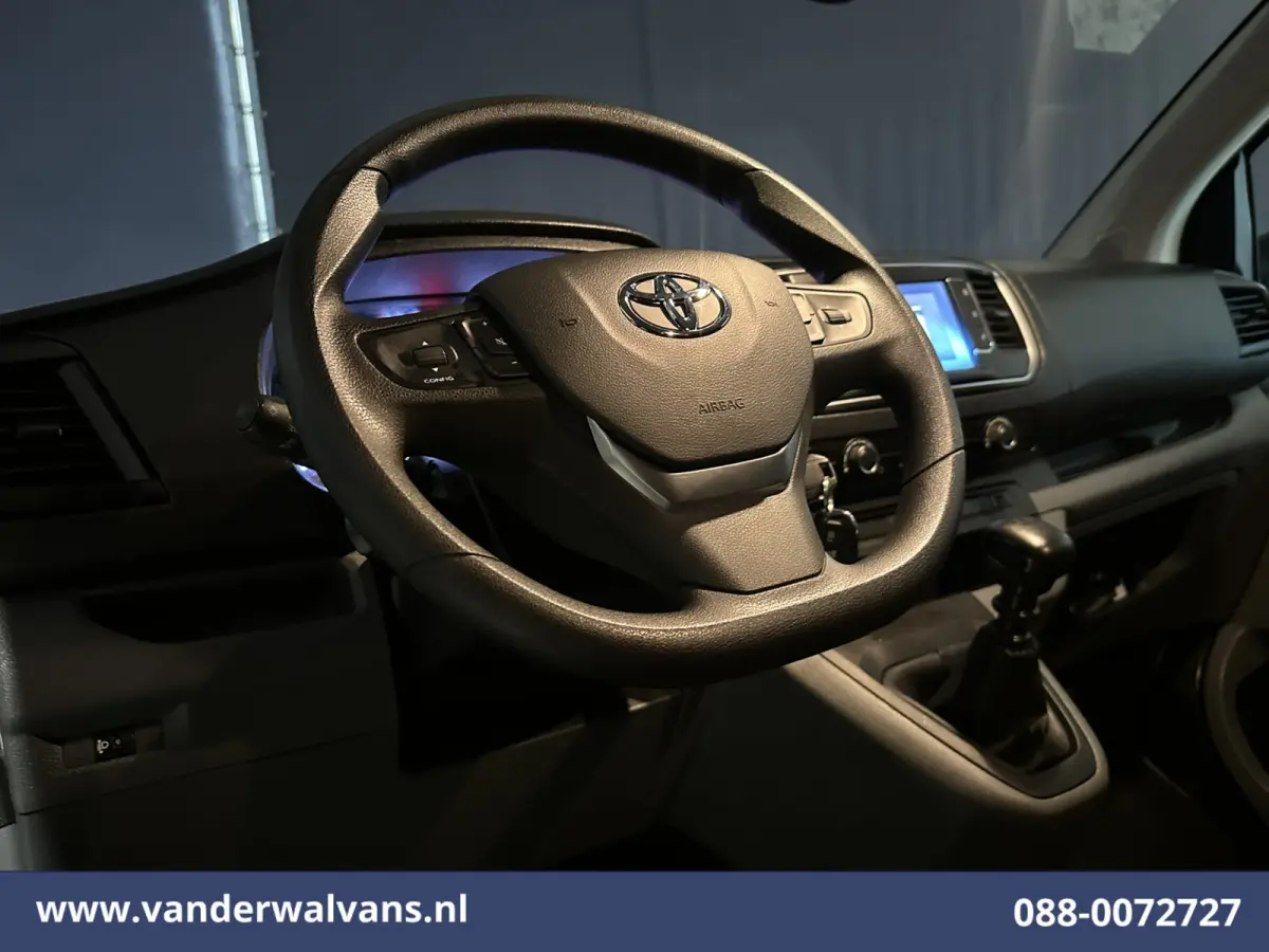 1.5 D-4D 120pk L3H1 Personenbus 9 Zitplaatsen Euro6 Airco | Navigatie | Apple Carplay | Cruisecontrol Android Auto, Trekhaak, Parkeersensoren, Achterklep