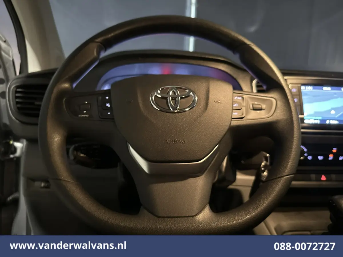 1.5 D-4D 120pk L3H1 Personenbus 9 Zitplaatsen Euro6 Airco | Navigatie | Apple Carplay | Cruisecontrol Android Auto, Trekhaak, Parkeersensoren, Achterklep