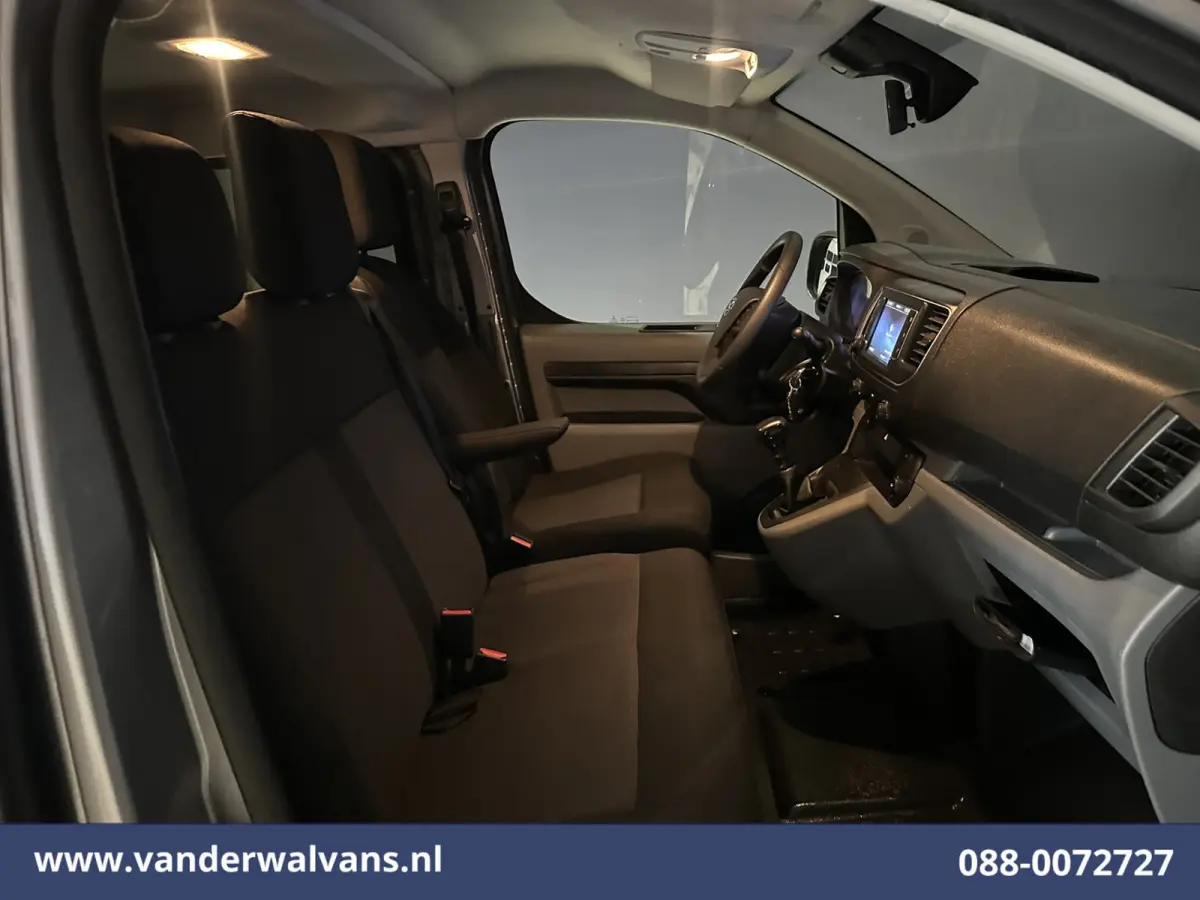 1.5 D-4D 120pk L3H1 Personenbus 9 Zitplaatsen Euro6 Airco | Navigatie | Apple Carplay | Cruisecontrol Android Auto, Trekhaak, Parkeersensoren, Achterklep