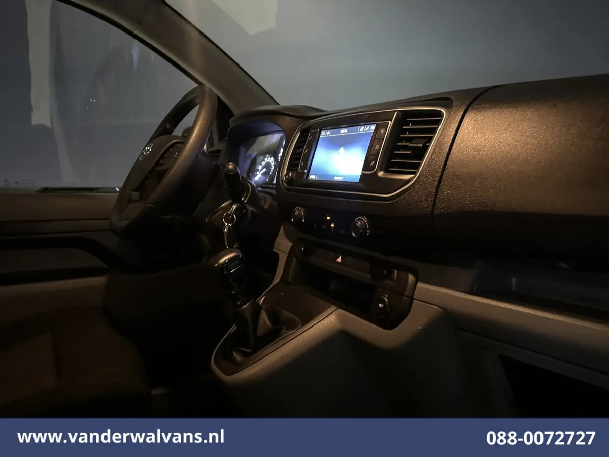 1.5 D-4D 120pk L3H1 Personenbus 9 Zitplaatsen Euro6 Airco | Navigatie | Apple Carplay | Cruisecontrol Android Auto, Trekhaak, Parkeersensoren, Achterklep